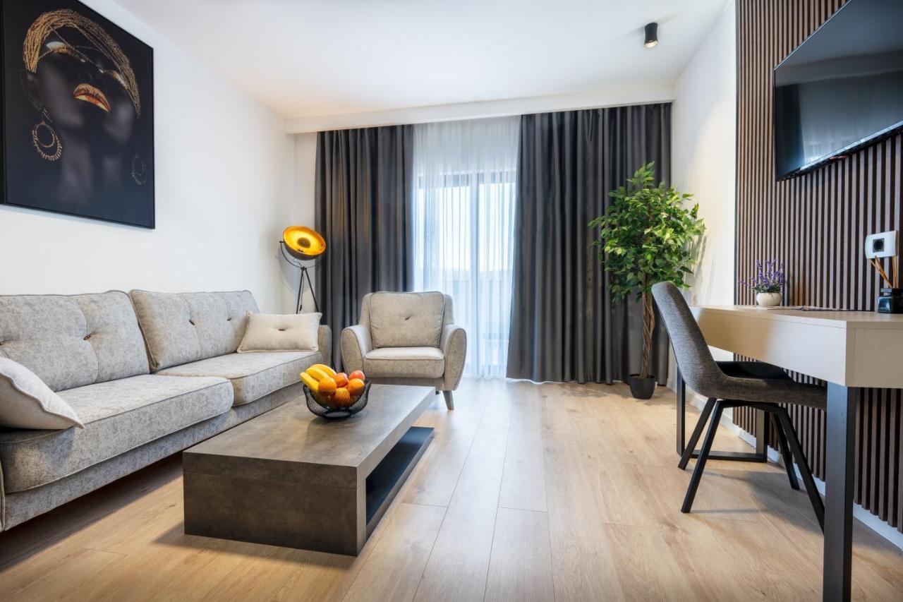 נאום Villa Golden מראה חיצוני תמונה